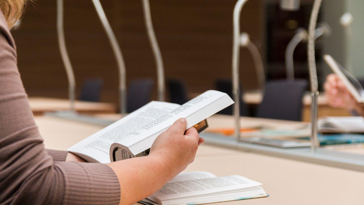 Kehidupan Mahasiswa Indonesia Sebagai Perjalanan Mencari Jati Diri