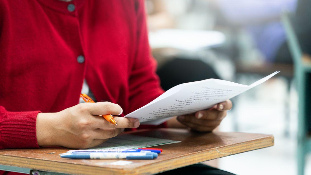 Mahasiswa Indonesia Di Era Digital: Belajar, Bersosialisasi, Dan Menjaga Keseimbangan