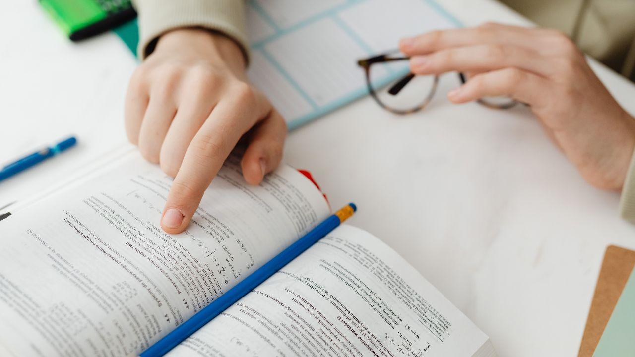 Menjadi Mahasiswa Di Indonesia: Antara Proses Belajar Dan Pembentukan Karakter