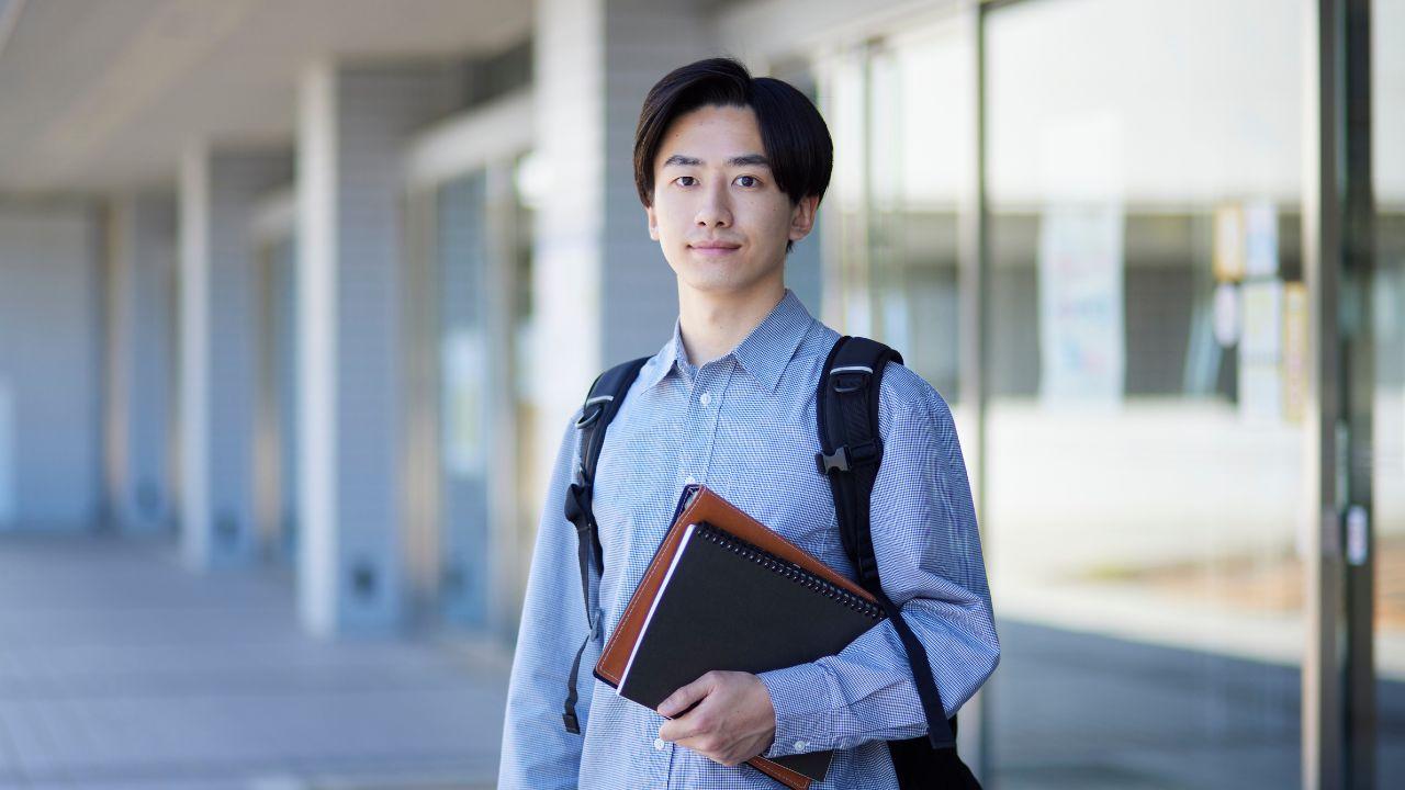 Adaptasi Mahasiswa Baru Di Perguruan Tinggi Indonesia: Dari SMA Menuju Dunia Kampus