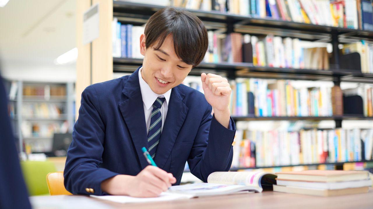 Peran Perguruan Tinggi Dalam Mempersiapkan Mahasiswa Menghadapi Dunia Kerja