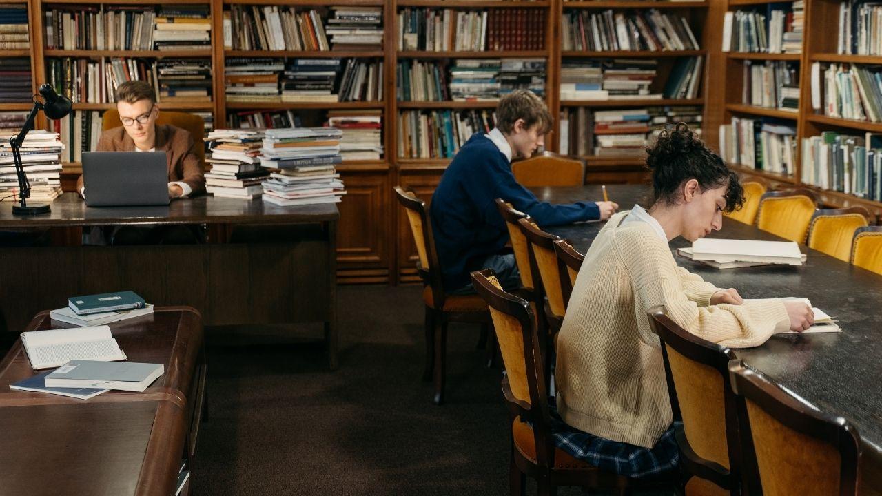 Kehidupan Mahasiswa Di Kota Besar: Dinamika, Tantangan, Dan Peluang