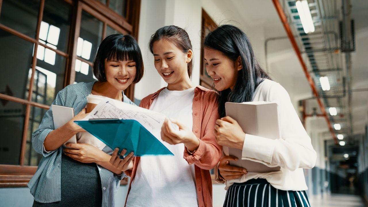 Kehidupan Mahasiswa Indonesia Dalam Perspektif Sosial: Antara Adaptasi, Eksplorasi, Dan Pembentukan Jati Diri