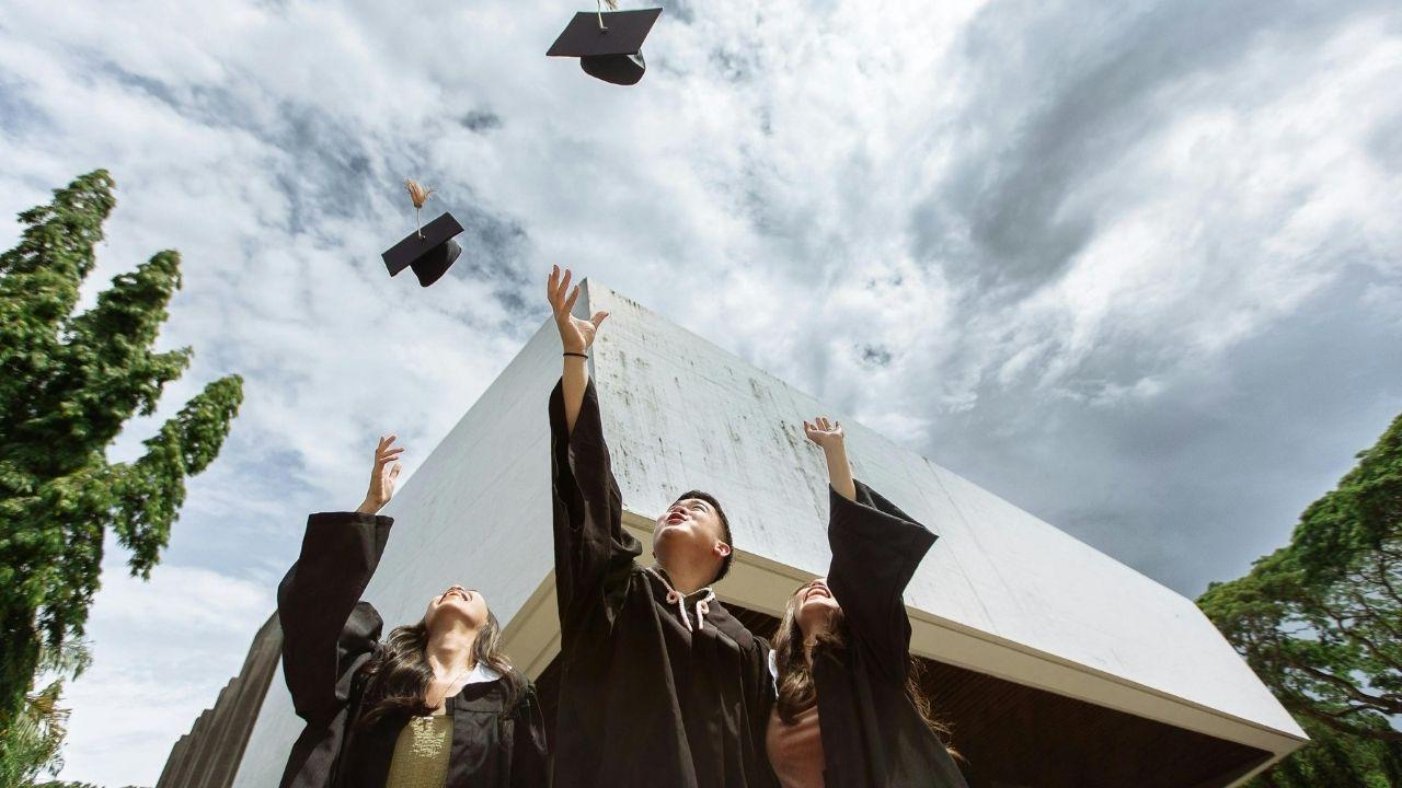 Perjalanan Kehidupan Mahasiswa Indonesia: Antara Tanggung Jawab Pribadi Dan Lingkungan Sosial