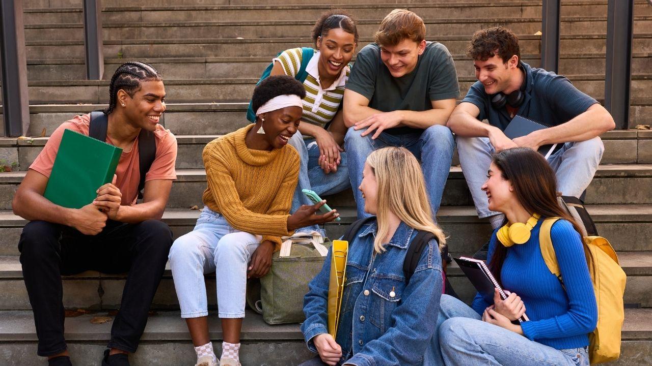 Kehidupan Mahasiswa Indonesia: Proses Pembentukan Karakter Di Lingkungan Kampus