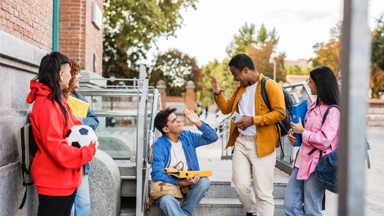 Kehidupan Mahasiswa Indonesia Dalam Menghadapi Transisi Dari Sekolah Ke Dunia Kampus