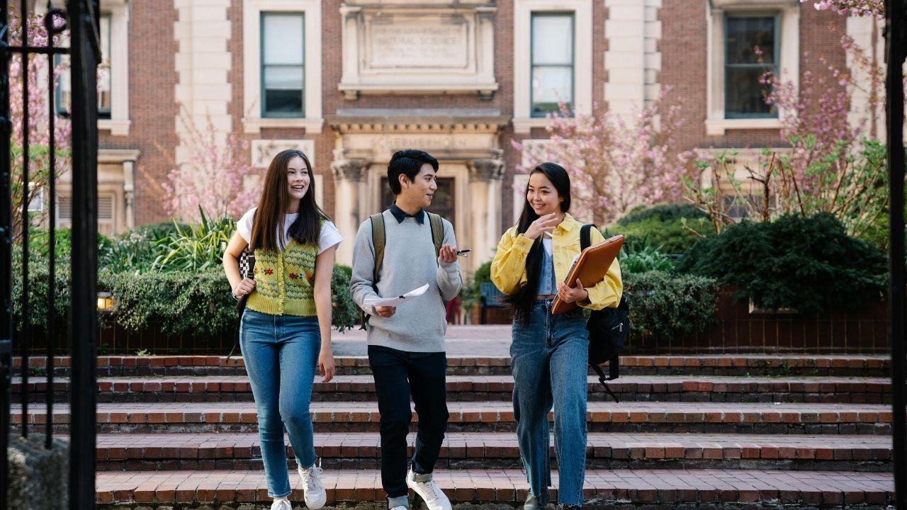 Kehidupan Mahasiswa Indonesia Dalam Mengelola Keuangan Dan Hidup Mandiri