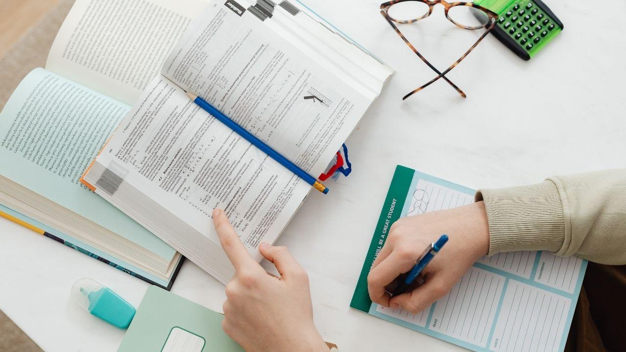 Tantangan Akademik Mahasiswa Indonesia Dan Cara Menghadapinya