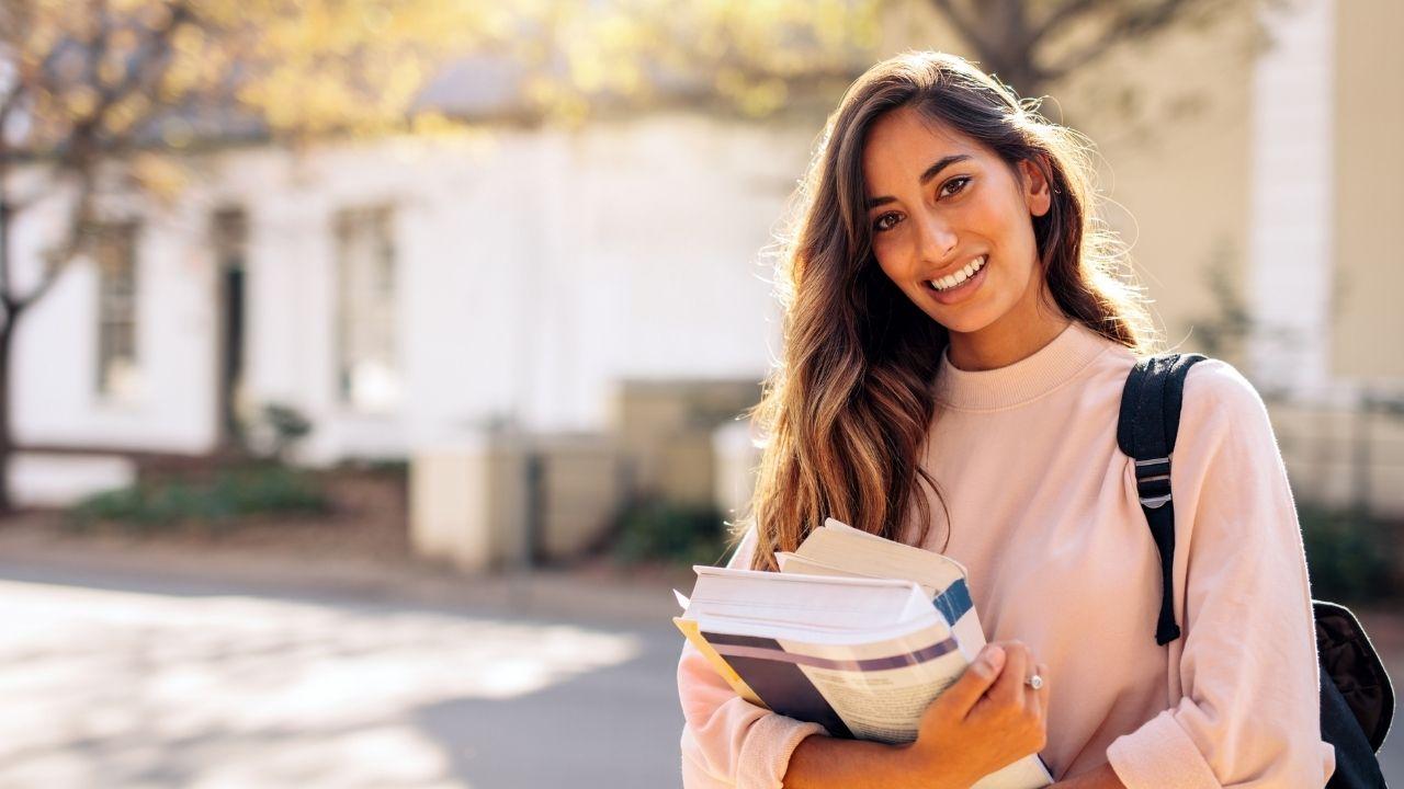 Peran Teknologi Dalam Kehidupan Mahasiswa Indonesia
