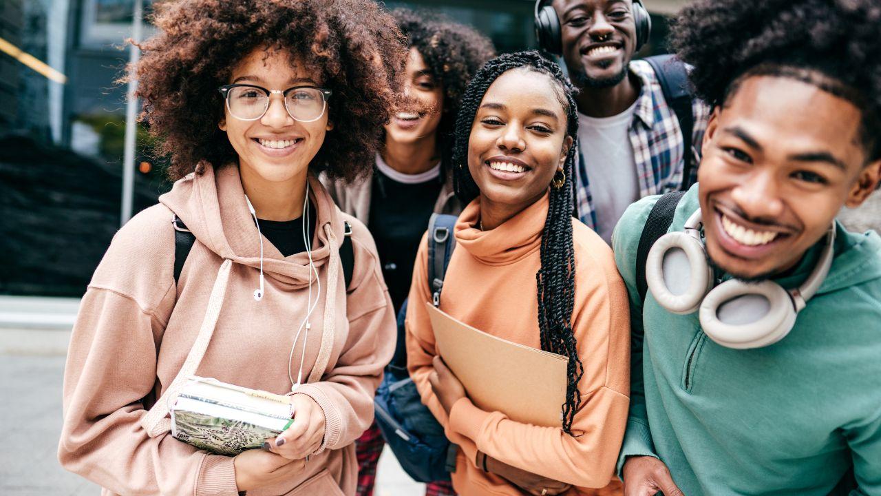 Mahasiswa Indonesia Dan Dunia Kerja: Mempersiapkan Masa Depan Sejak Bangku Kuliah