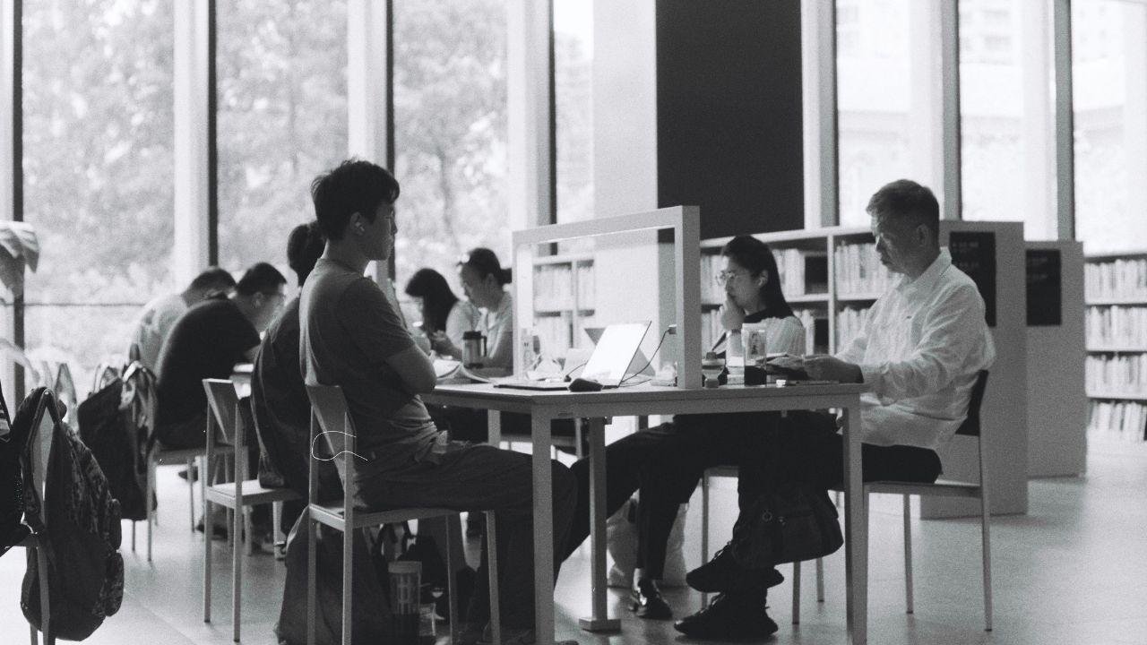 Mahasiswa Indonesia Dan Pengalaman Mahasiswa Baru: Proses Adaptasi Di Dunia Perguruan Tinggi