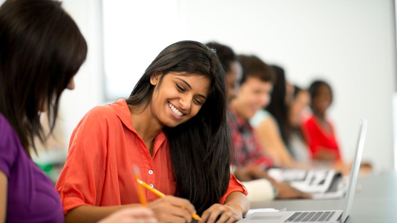 Mahasiswa Indonesia Dan Dunia Kerja: Mempersiapkan Karier Sejak Masa Kuliah