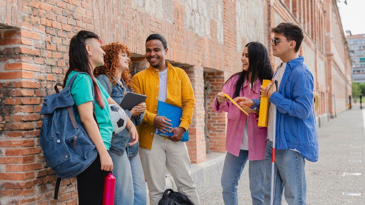 Kehidupan Mahasiswa Di Indonesia Dalam Membangun Sikap Kritis Dan Sosial