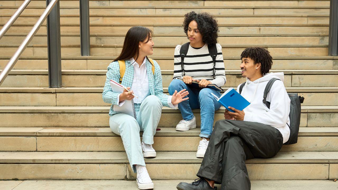 Kehidupan Mahasiswa Di Indonesia Dalam Menumbuhkan Disiplin Dan Etika Akademik