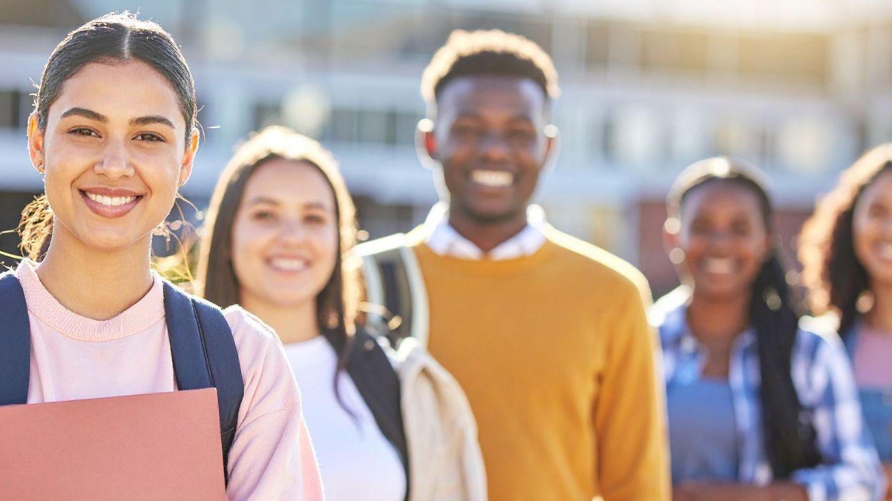 Kehidupan Mahasiswa Di Indonesia Sebagai Sarana Pembentukan Tanggung Jawab Sosial