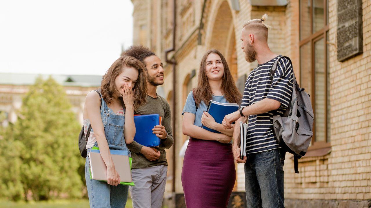 Kehidupan Mahasiswa Di Indonesia Sebagai Ruang Pengembangan Diri Dan Potensi