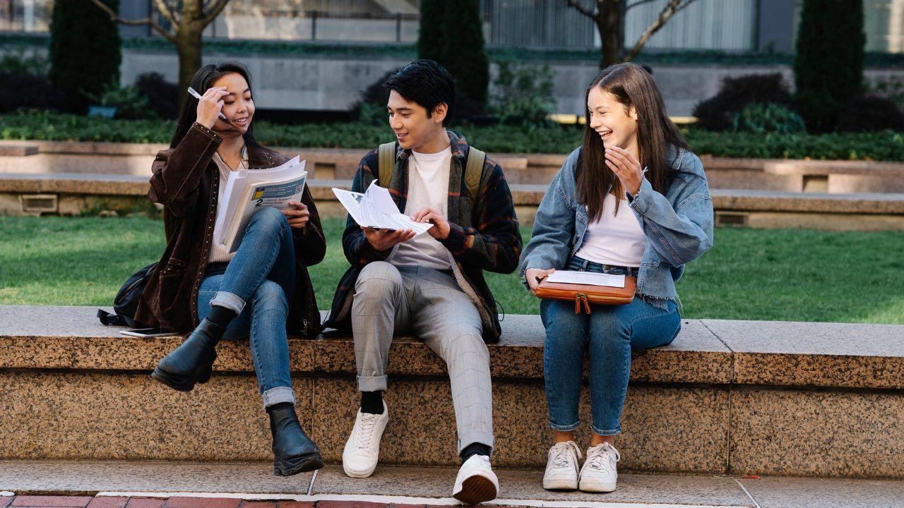 Kesehatan Dan Pergaulan Mahasiswa Indonesia Di Tengah Aktivitas Akademik