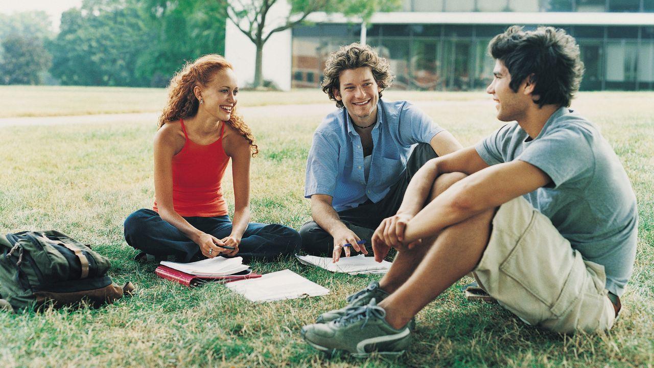 Dinamika Kehidupan Akademik Mahasiswa Indonesia Dan Tantangan Yang Dihadapi