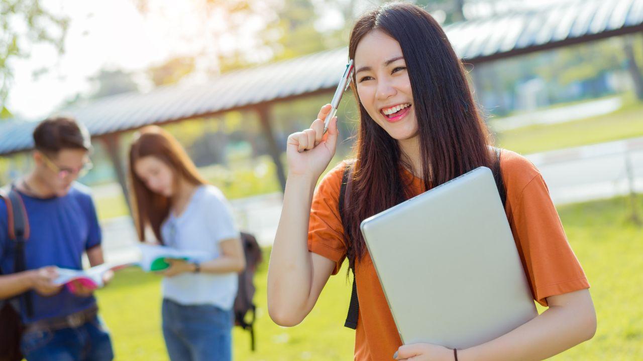 Kesehatan Mental Mahasiswa Indonesia Di Tengah Tuntutan Akademik Dan Sosial