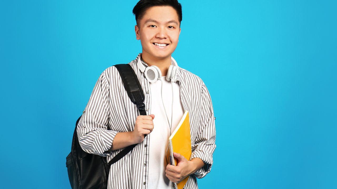 Kehidupan Mahasiswa Indonesia Di Tengah Tuntutan Akademik Dan Sosial