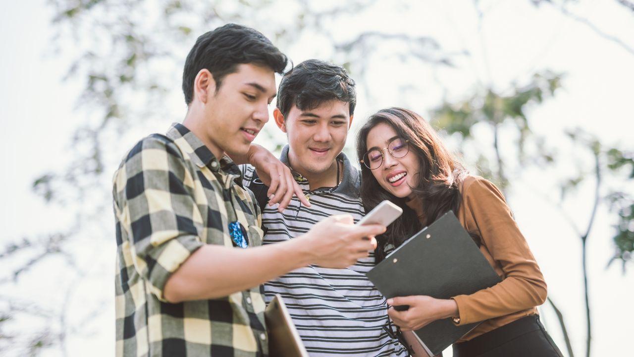 Kehidupan Mahasiswa Indonesia Dalam Menyeimbangkan Akademik Dan Sosial