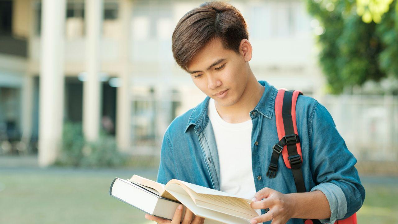 Kehidupan Mahasiswa Indonesia Dalam Membangun Kemandirian Dan Tanggung Jawab