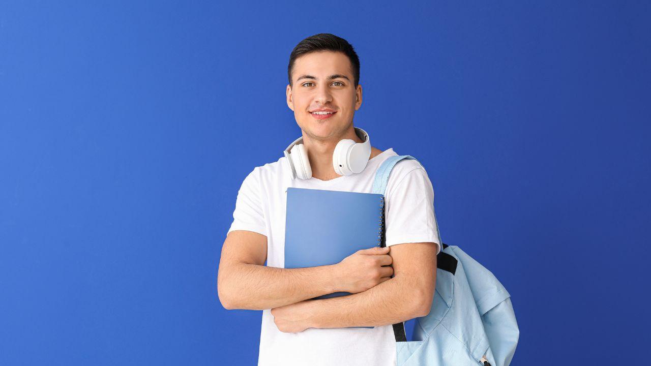 Kehidupan Mahasiswa Indonesia Sebagai Tahap Persiapan Menuju Dunia Profesional