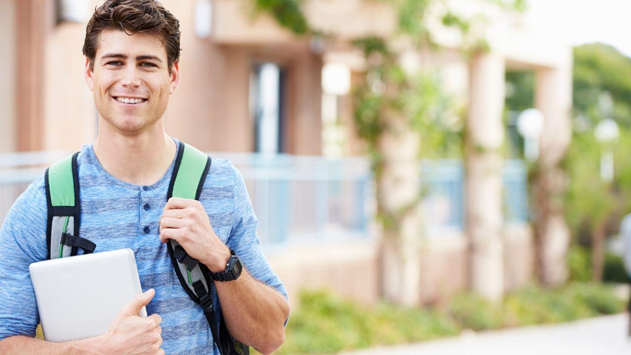 Mahasiswa Indonesia Dalam Proses Pembentukan Karakter Dan Kompetensi