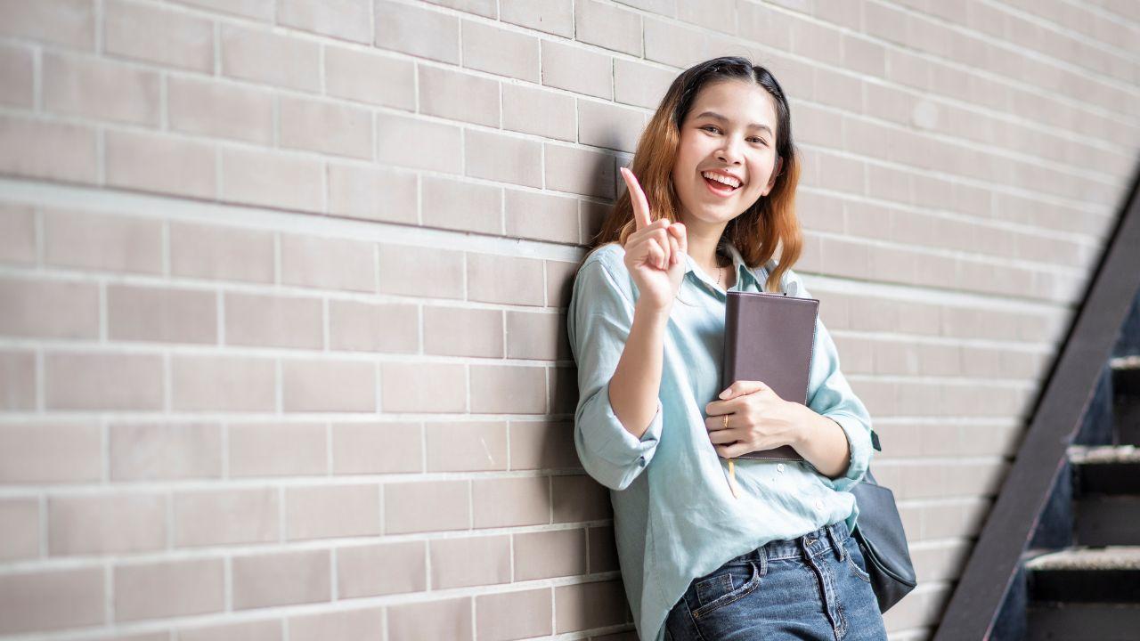 Pola Aktivitas Mahasiswa Indonesia Dalam Lingkungan Kampus Modern