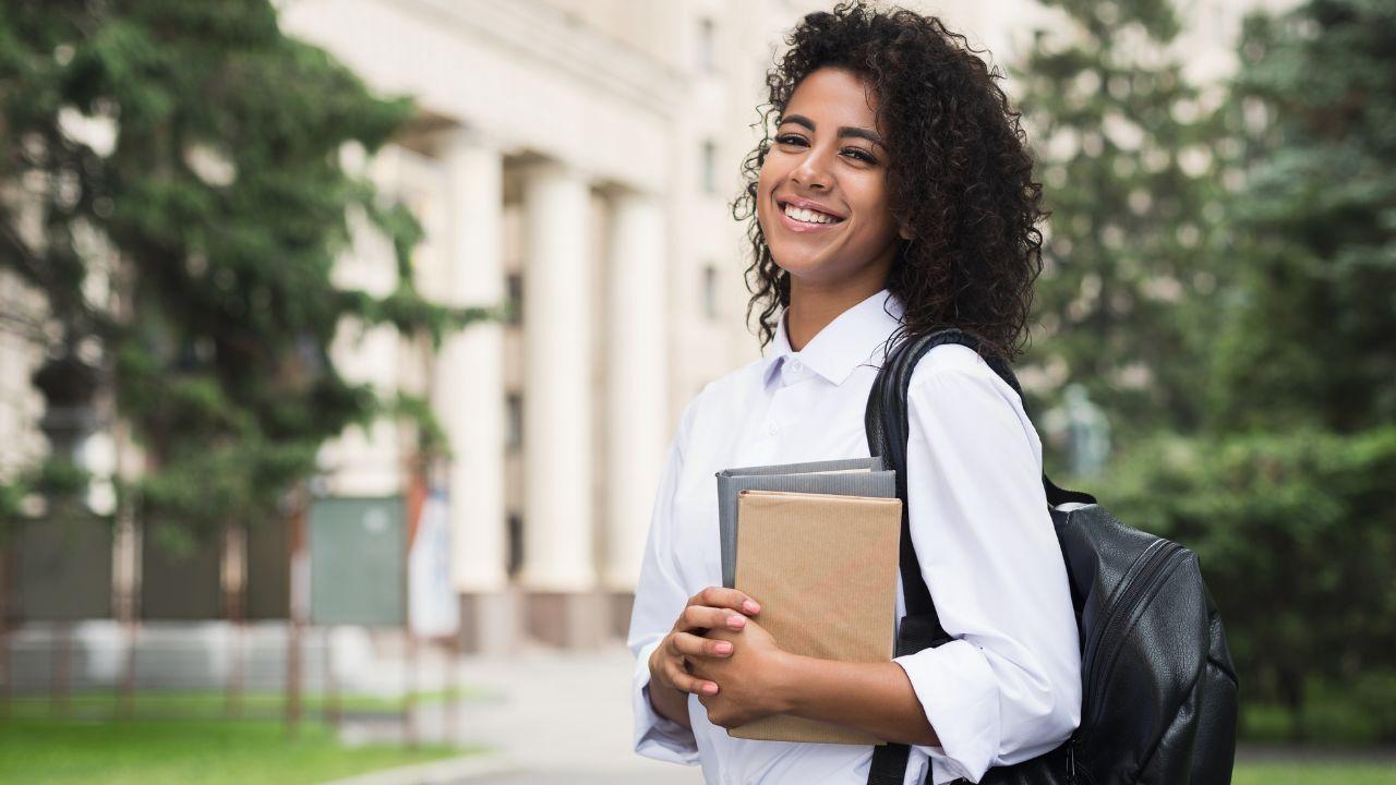 Mahasiswa Indonesia Dalam Dinamika Akademik Dan Lingkungan Perkotaan