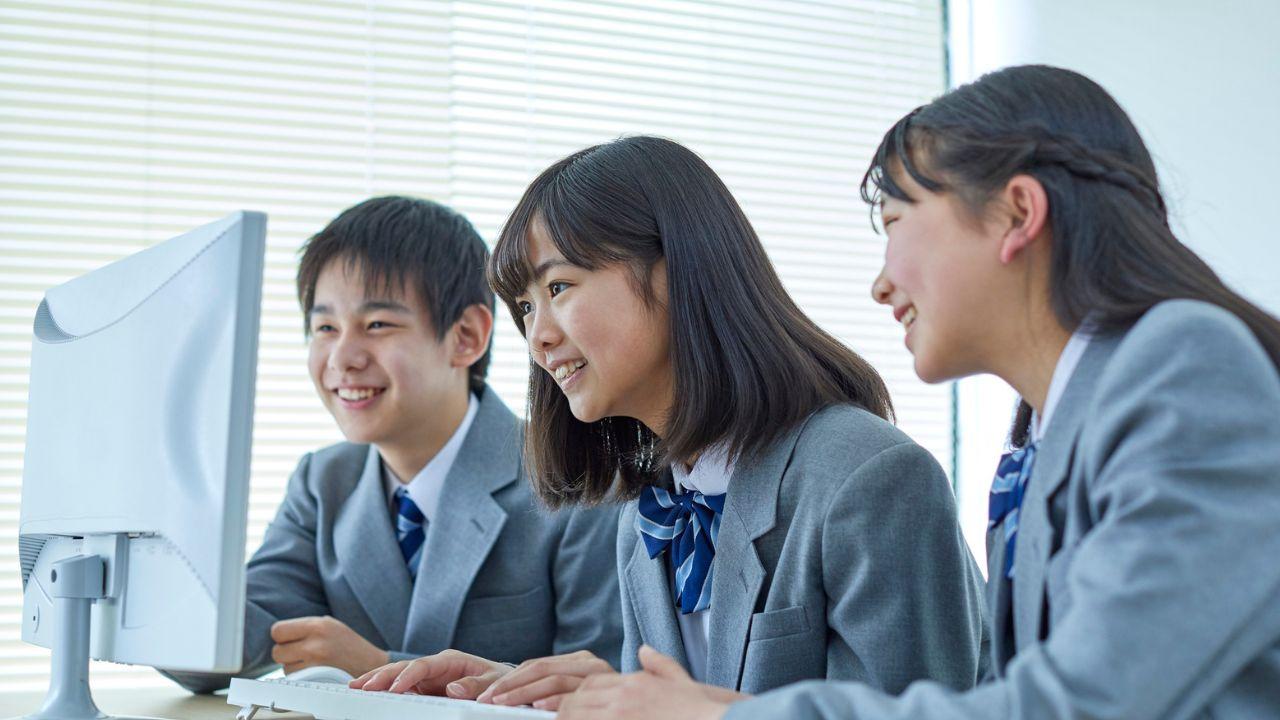 Mahasiswa Indonesia Dalam Penguatan Akademik Dan Relasi Sosial