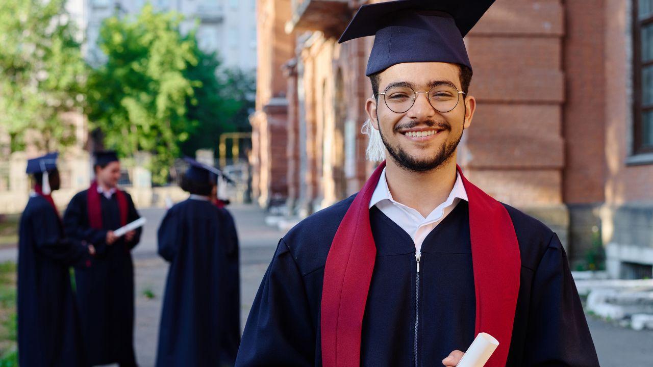 Mahasiswa Indonesia Dalam Penguatan Karakter, Etika, Dan Tanggung Jawab Sosial
