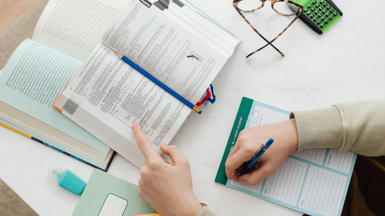 Mahasiswa Indonesia Dalam Proses Adaptasi Budaya Dan Keberagaman