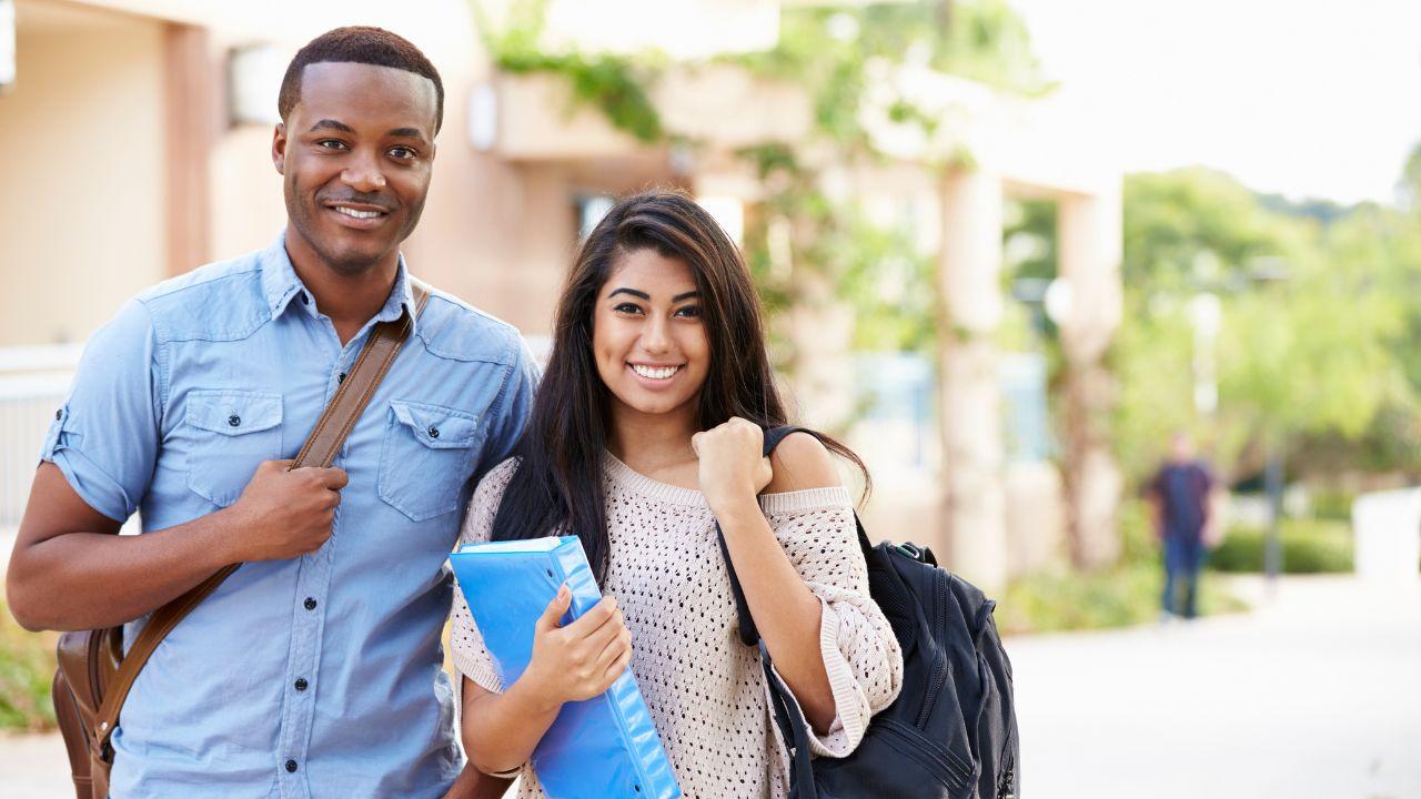 Mahasiswa Dan Kearifan Lokal: Menjaga Identitas Di Tengah Kota Besar”