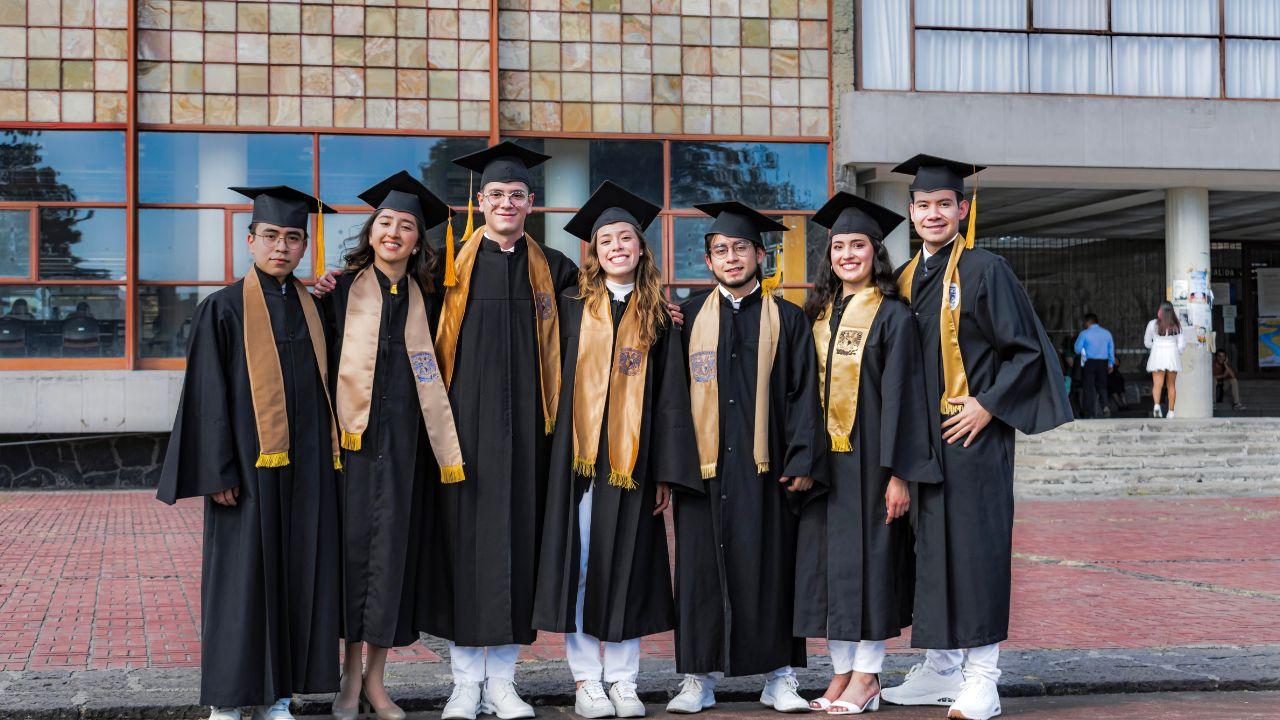 Bahasa Mahasiswa: Cara Berbicara Yang Berubah Di Ruang Akademik Dan Sosial