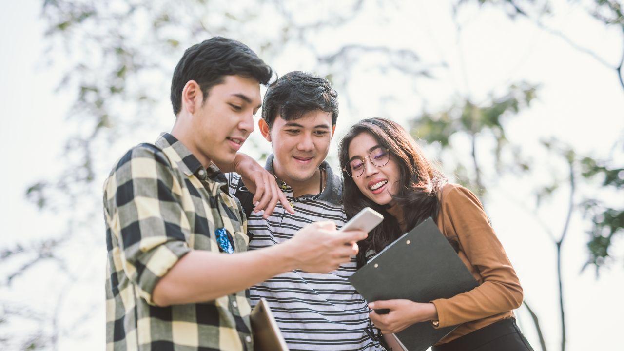 Dompet Digital, Paylater, Dan Pinjaman Online: Literasi Finansial Mahasiswa Di Era Serba Instan