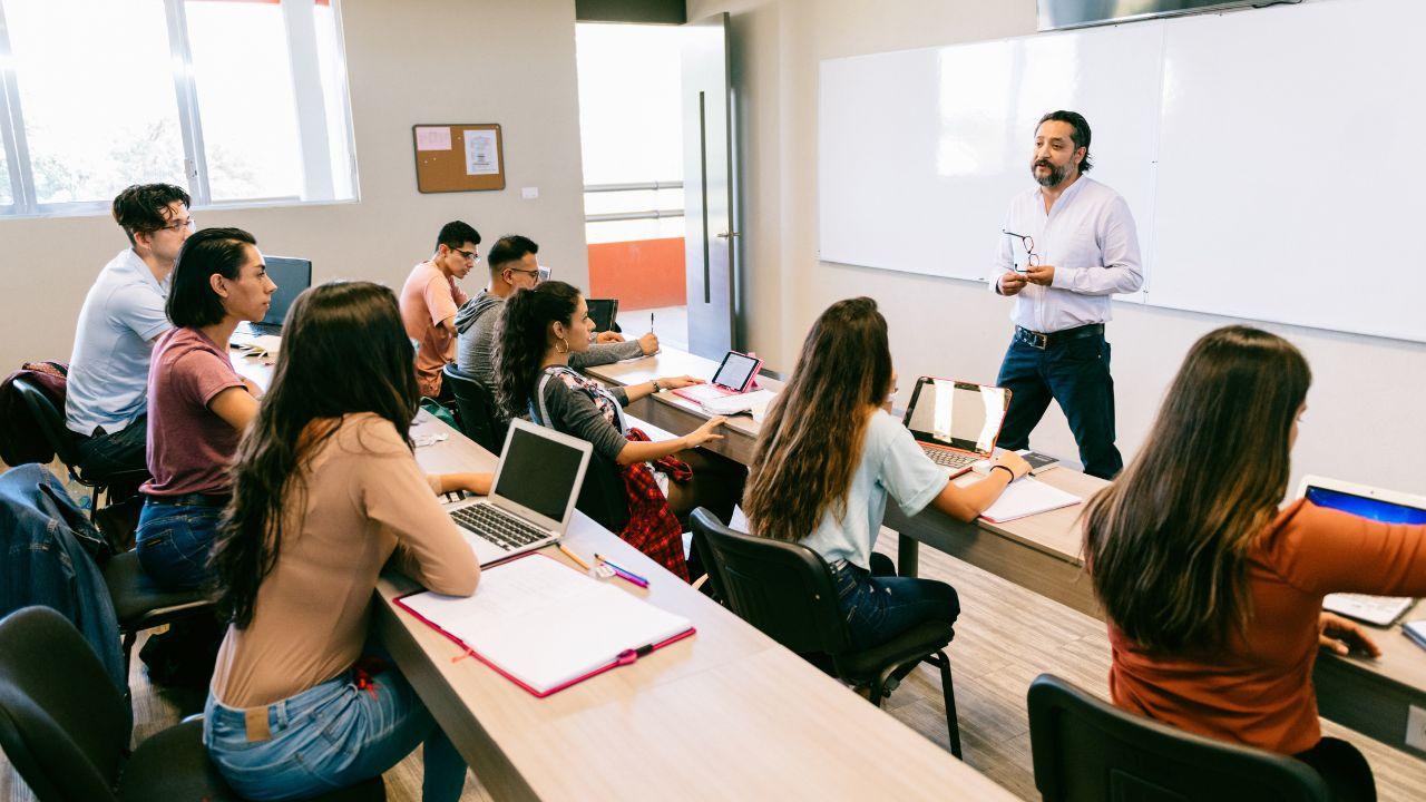 Budaya Riset Di Kalangan Mahasiswa: Antara Kewajiban Akademik Dan Rasa Ingin Tahu