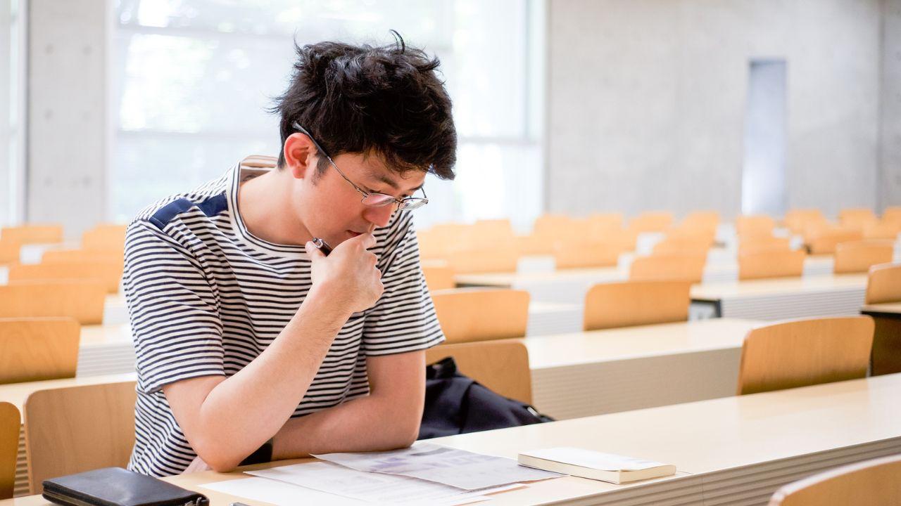 Belajar Hidup Di Kampus: Mahasiswa Sebagai Individu, Anggota Sosial, Dan Calon Profesional