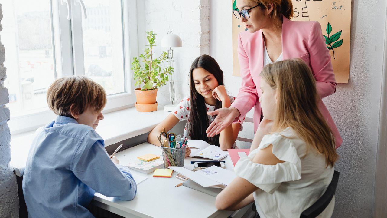 Di Balik Status Mahasiswa: Proses Belajar Menjadi Dewasa Di Lingkungan Kampus