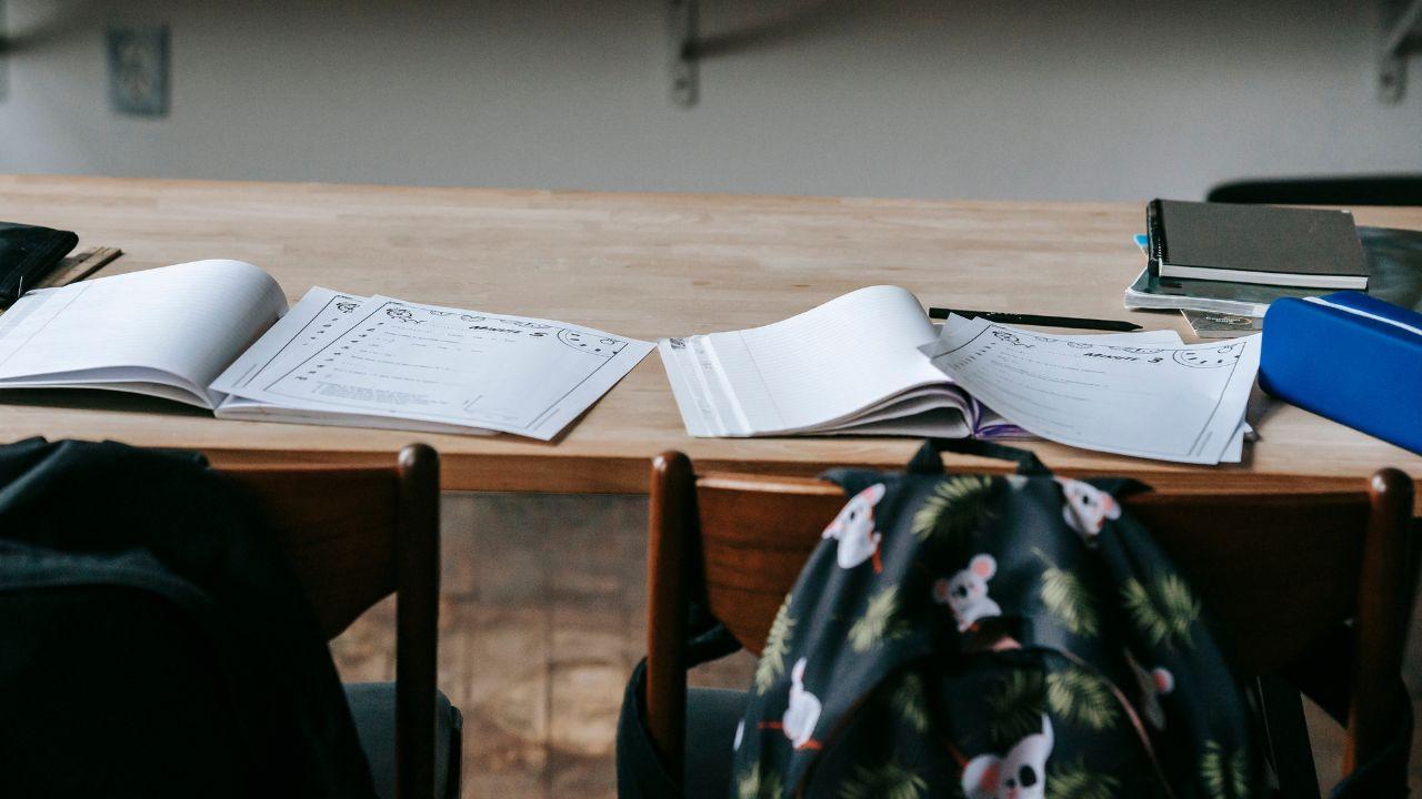 Teknologi Dan E-Learning: Membentuk Mahasiswa Digital Di Era Modern