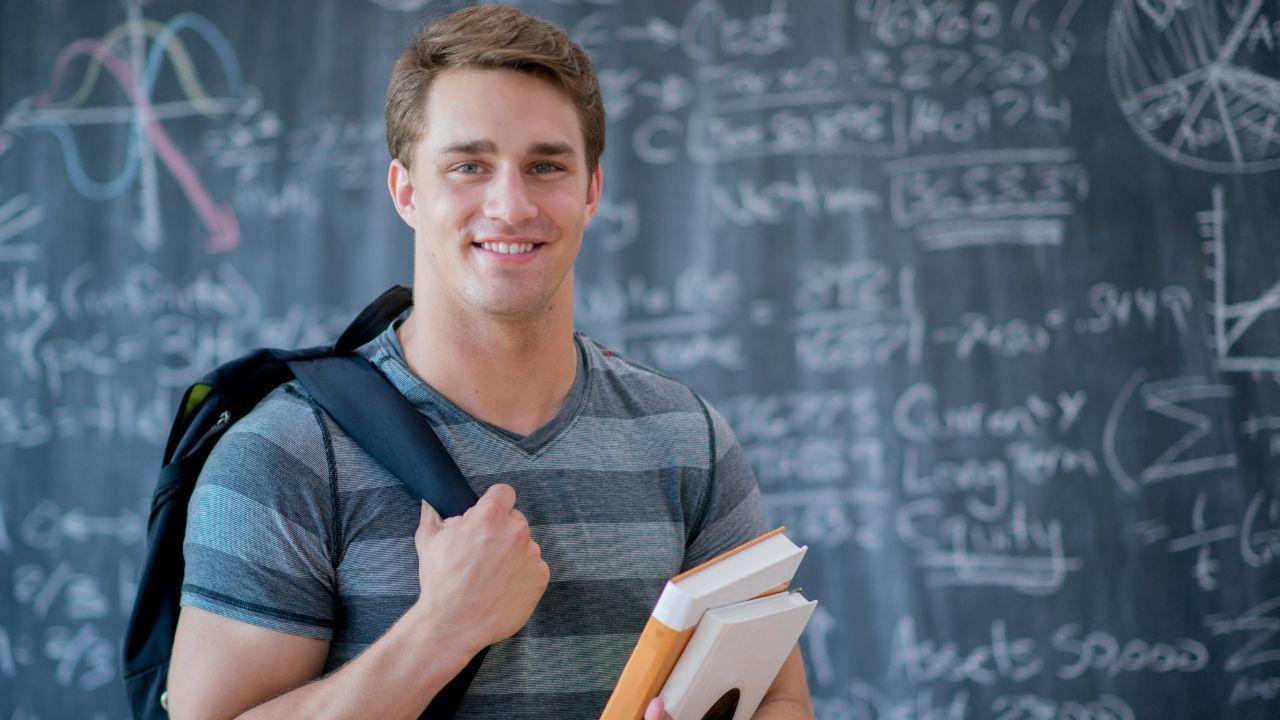 Dari Ruang Kuliah Ke Dunia Nyata: Persiapan Mahasiswa Menghadapi Masa Depan