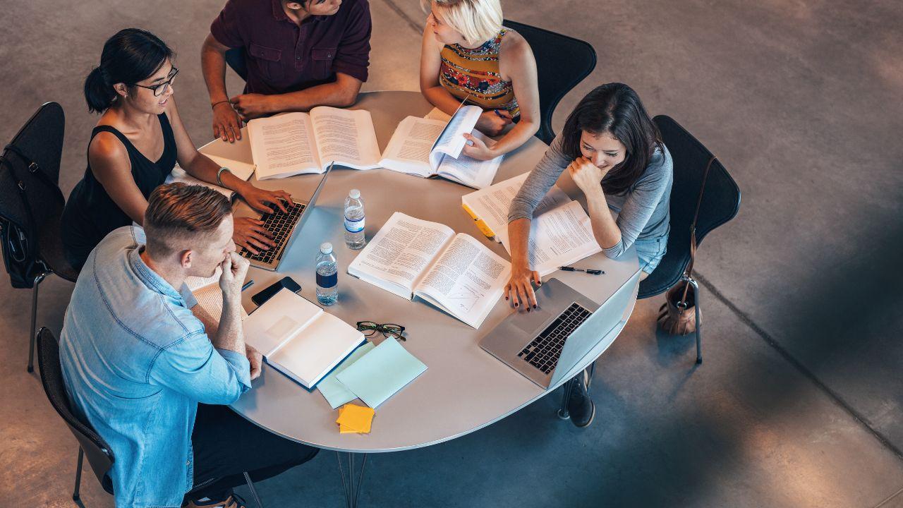 Mahasiswa Perantau Dan Proses Adaptasi: Belajar Hidup Di Tanah Orang