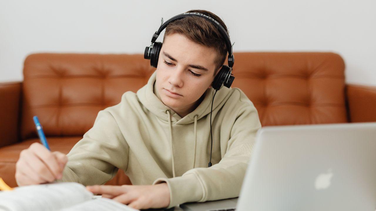 Kesehatan Mental Mahasiswa: Isu Sunyi Di Balik Aktivitas Kampus