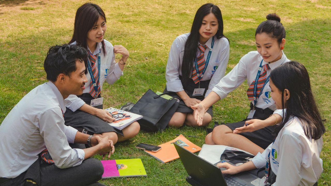 Ruang Kelas Sebagai Pusat Interaksi: Lebih Dari Sekadar Tempat Belajar