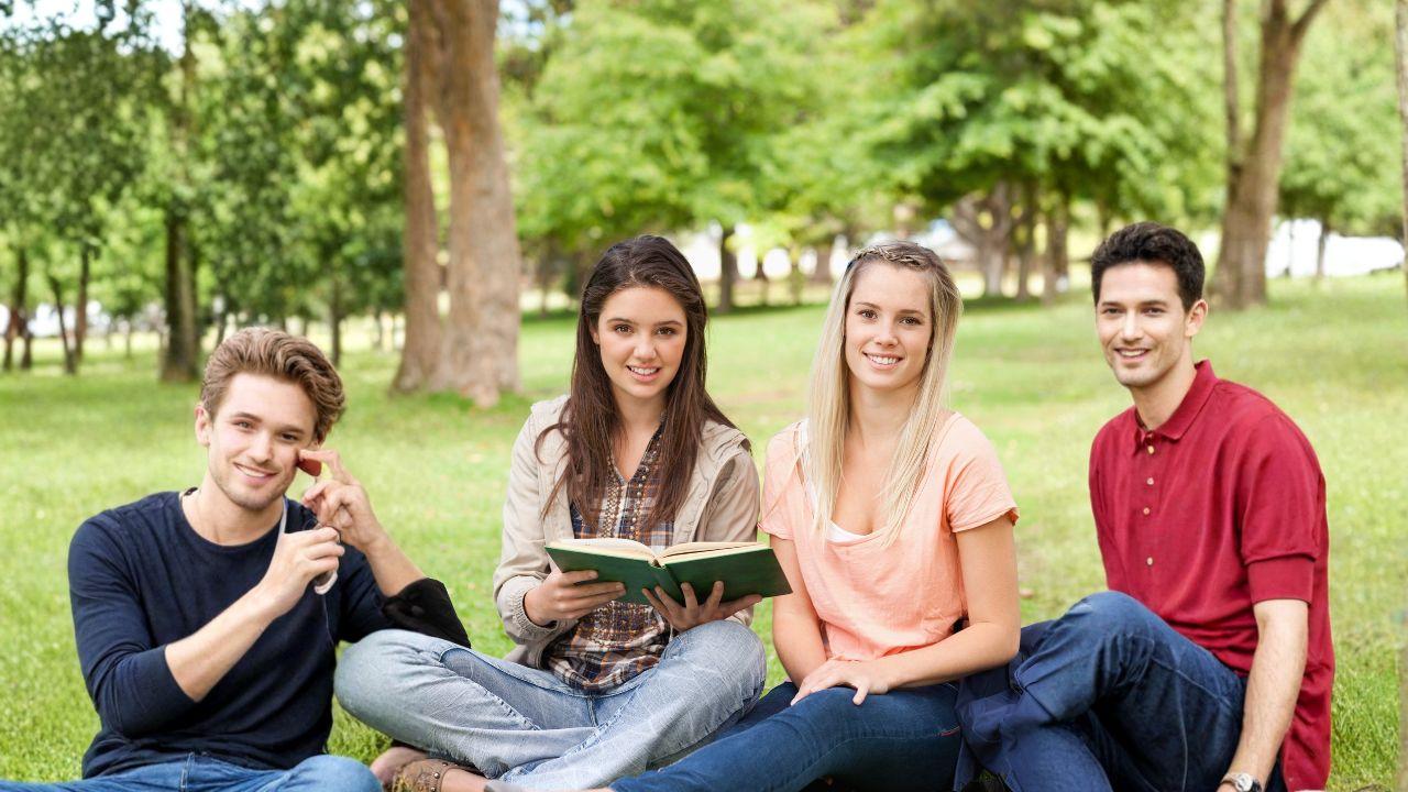 Mahasiswa Dan Kegiatan Pengabdian Kepada Masyarakat