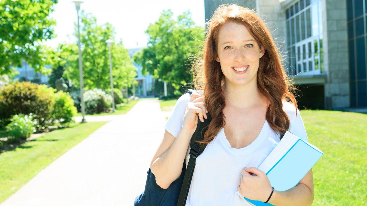 Mahasiswa Dan Peran Teknologi Dalam Proses Pembelajaran