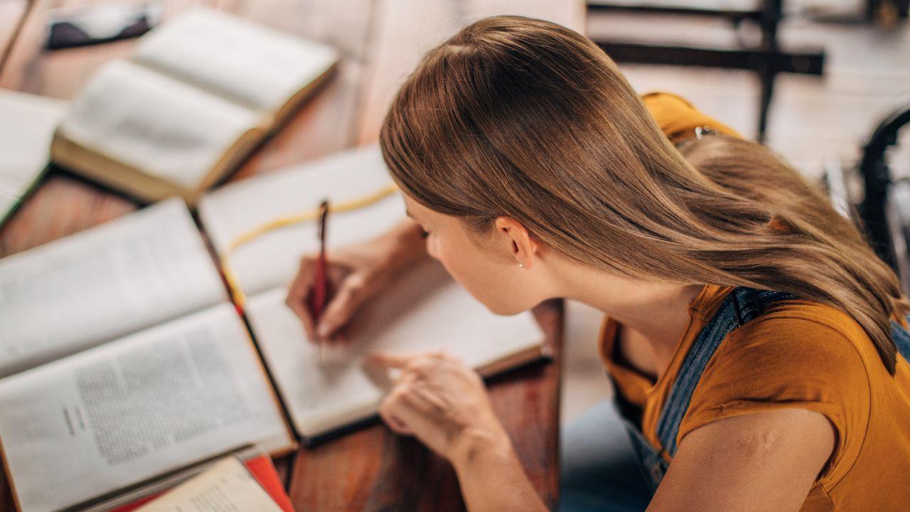 Mahasiswa Dan Tantangan Menjaga Kesehatan Mental Di Lingkungan Kampus