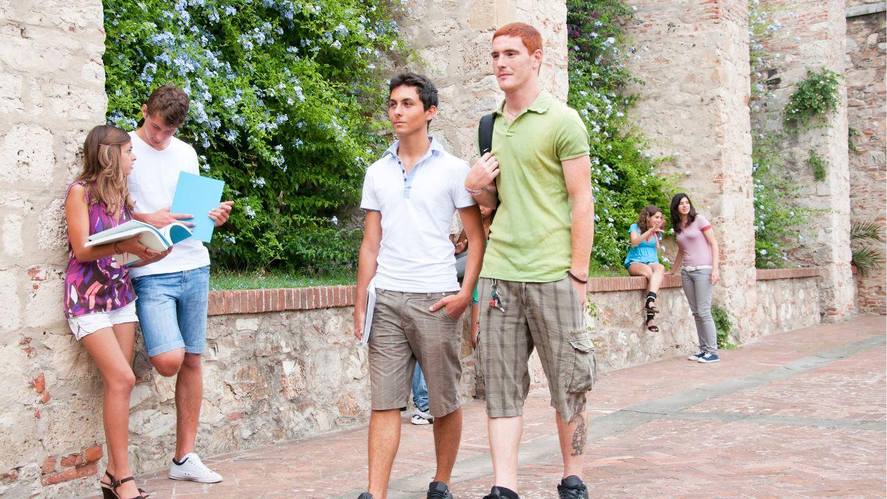 Peran Mahasiswa Dalam Inovasi Dan Penelitian Kampus