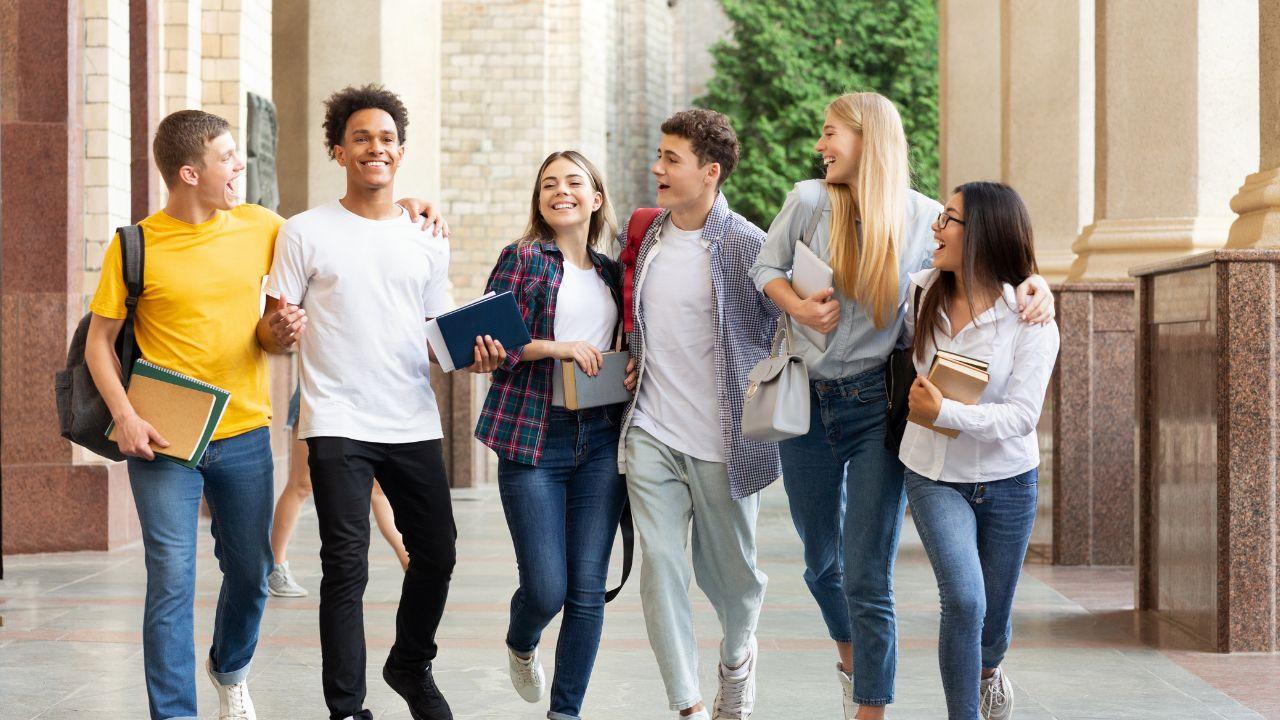 Mahasiswa Dan Pentingnya Literasi Digital Di Era Modern