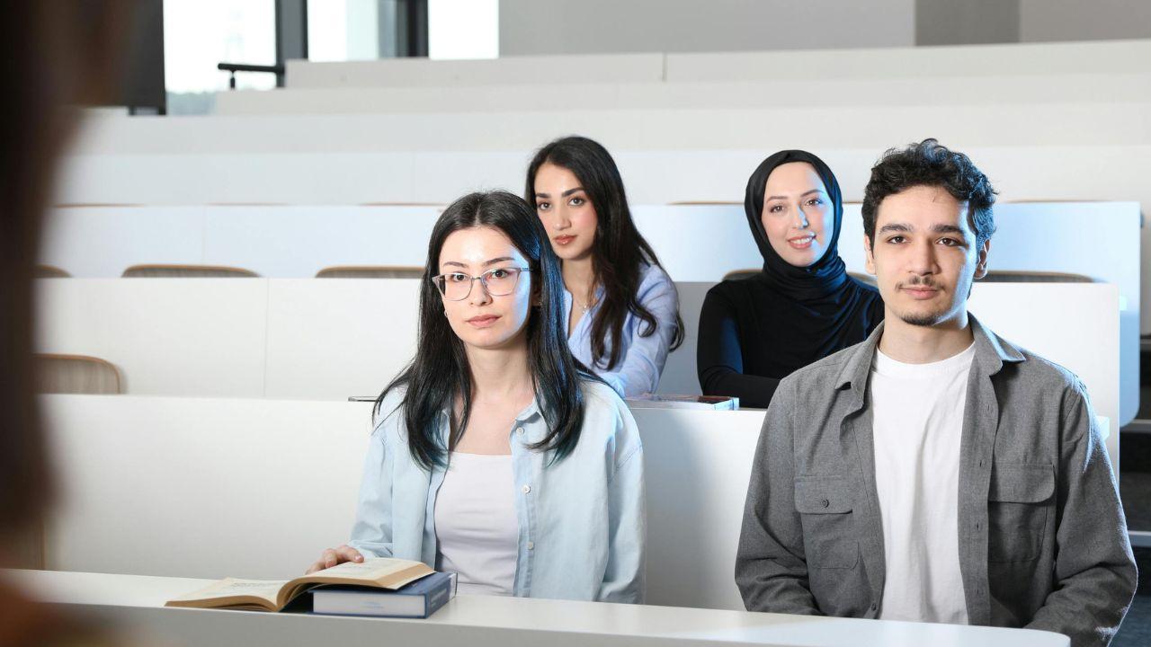 Mahasiswa Dan Dunia Kerja: Persiapan Sejak Bangku Kuliah